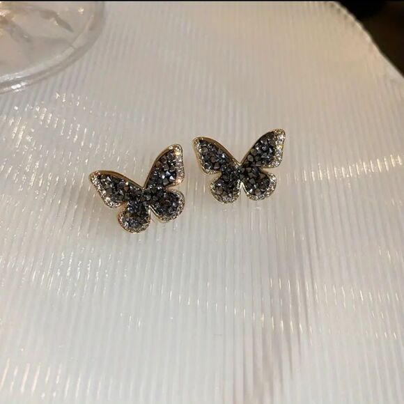 🆕🦋 Exquisite Black Rhinestone Butterfly Earrings - Picture 3 of 4